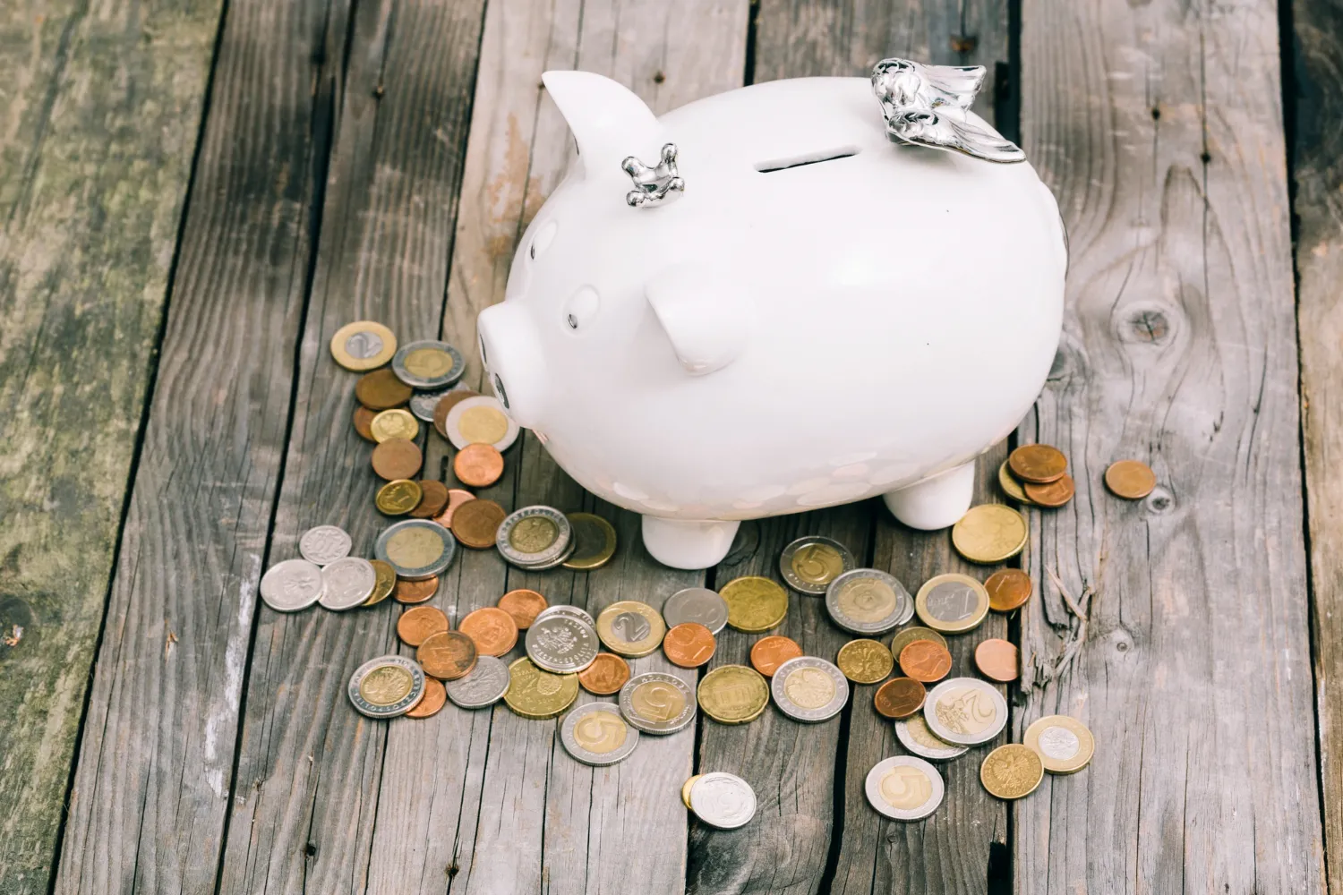 Jak aplikacje do zarządzania finansami pomagają oszczędzać?